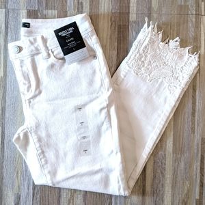Crochet Trim White Denim Shaping Capri Pants